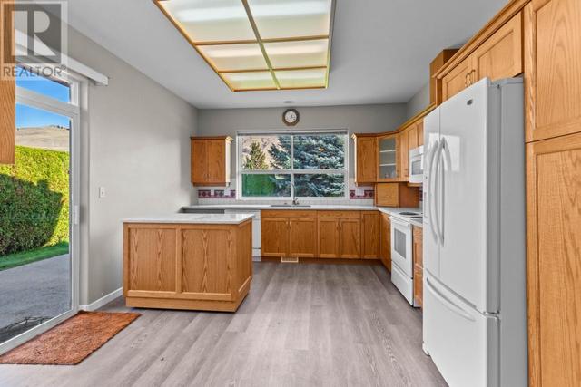76 - 650 Harrington Rd, House semidetached with 5 bedrooms, 3 bathrooms and null parking in Kamloops BC | Image 3
