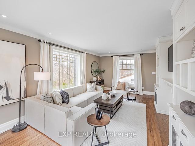 9 Humbercrest Pt, House detached with 4 bedrooms, 4 bathrooms and 4 parking in Toronto ON | Image 5