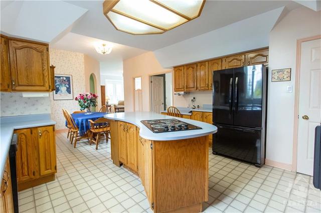 983 Route 800 E Road, House detached with 4 bedrooms, 4 bathrooms and 20 parking in The Nation ON | Image 13