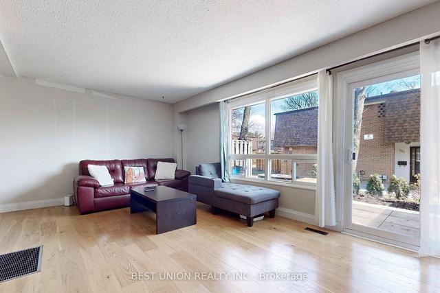 102 - 4 Litchfield Crt, Townhouse with 4 bedrooms, 2 bathrooms and 2 parking in Toronto ON | Image 36