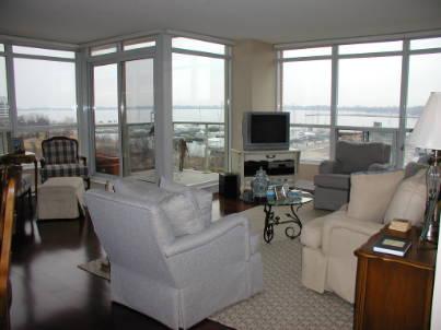 500 - 550 Queens Quay W, Condo with 2 bedrooms, 2 bathrooms and 1 parking in Toronto ON | Image 3