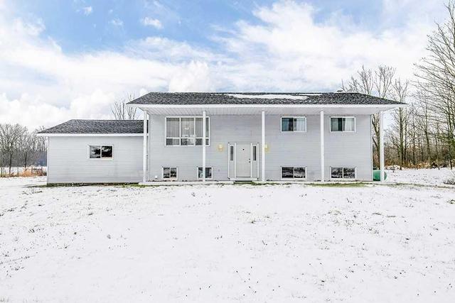 2582 Upper Big Chute Rd, House detached with 3 bedrooms, 3 bathrooms and 10 parking in Severn ON | Image 2