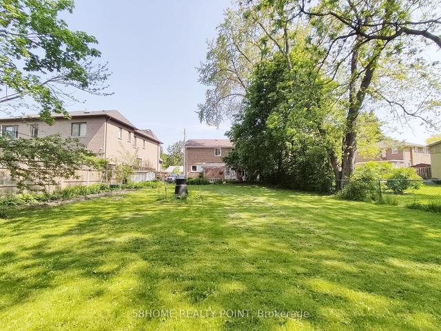 145 Yorkview Dr, House detached with 4 bedrooms, 2 bathrooms and 3 parking in Toronto ON | Image 36