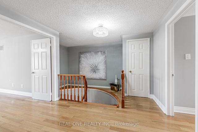 29 Major Oak Terr, House detached with 3 bedrooms, 3 bathrooms and 3 parking in Toronto ON | Image 8