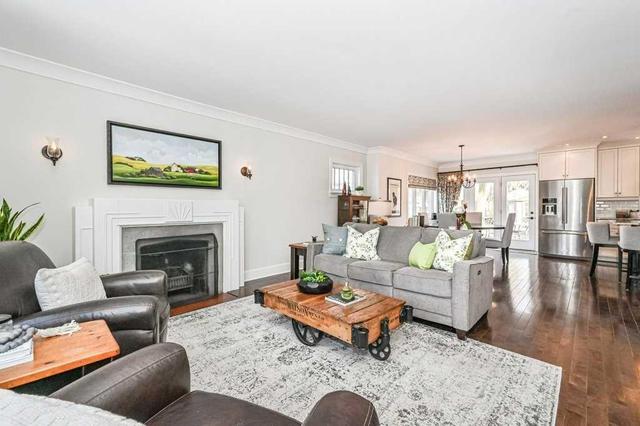 79 John St W, House detached with 4 bedrooms, 3 bathrooms and 3 parking in Waterloo ON | Image 3