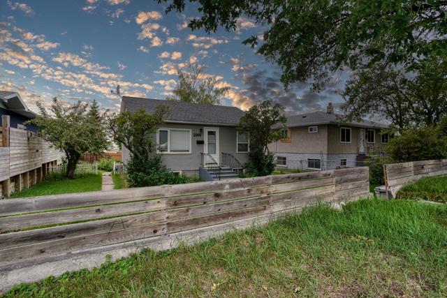 2049 27 Street Se, House detached with 3 bedrooms, 2 bathrooms and 4 parking in Calgary AB | Image 4