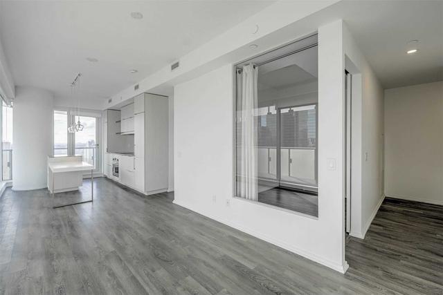 2109 - 197 Yonge St, Condo with 3 bedrooms, 2 bathrooms and 1 parking in Toronto ON | Image 22