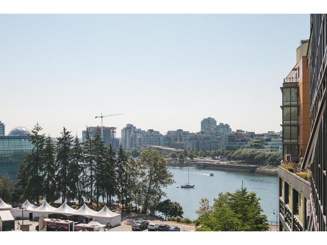 901 - 33 Smithe Street, Condo with 2 bedrooms, 1 bathrooms and null parking in Vancouver BC | Card Image