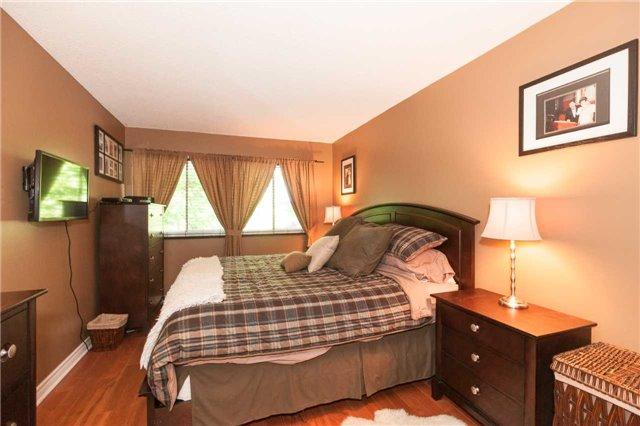 4043 Taffey Cres, House semidetached with 3 bedrooms, 2 bathrooms and 2 parking in Mississauga ON | Image 10