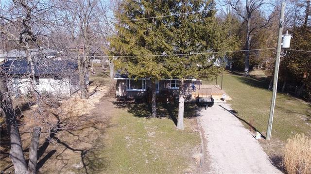 7566 Cornell Trail, House detached with 2 bedrooms, 1 bathrooms and null parking in Lambton Shores ON | Image 5