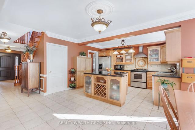 105 Red River Cres, House detached with 4 bedrooms, 4 bathrooms and 7 parking in Newmarket ON | Image 39
