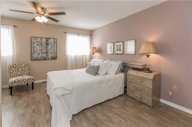 102 Goldenlight Circ, Condo with 3 bedrooms, 3 bathrooms and 3 parking in Brampton ON | Image 3