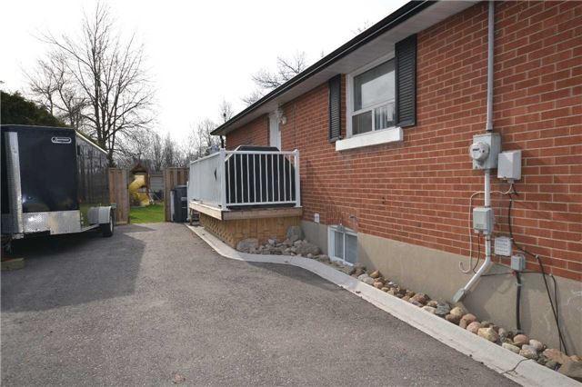 29 English St, House detached with 3 bedrooms, 2 bathrooms and 1 parking in Brampton ON | Image 2