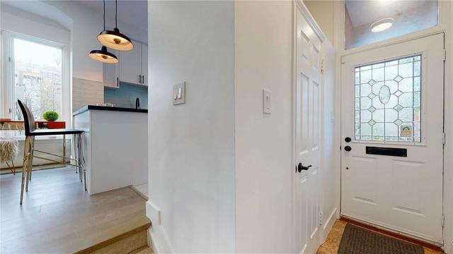 9 Shaftesbury Pl, House semidetached with 2 bedrooms, 3 bathrooms and 1 parking in Toronto ON | Image 6