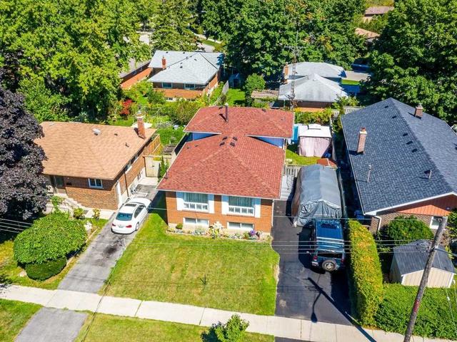 3 Cushendun Rd, House detached with 3 bedrooms, 2 bathrooms and 3 parking in Toronto ON | Image 29