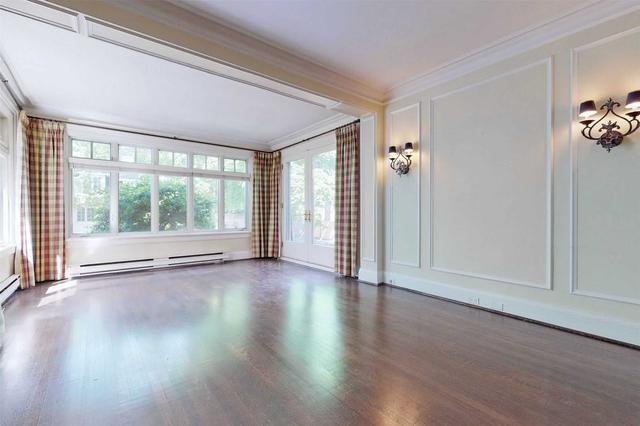 28 Dunvegan Rd, House detached with 8 bedrooms, 6 bathrooms and 5 parking in Toronto ON | Image 2
