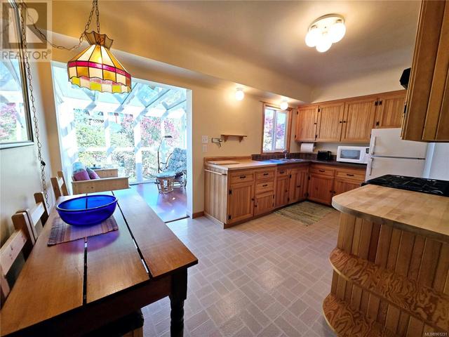 147 Howe St, House detached with 4 bedrooms, 2 bathrooms and 1 parking in Victoria BC | Image 19