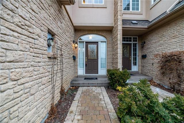 10 - 2303 Hill Ridge Court, House attached with 3 bedrooms, 2 bathrooms and 4 parking in Oakville ON | Image 2