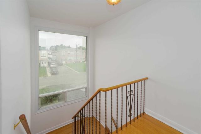 108 Neames Cres, House semidetached with 3 bedrooms, 3 bathrooms and 5 parking in Toronto ON | Image 11