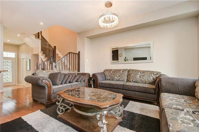 170 Mattingly Way, Townhouse with 3 bedrooms, 3 bathrooms and 3 parking in Ottawa ON | Image 6