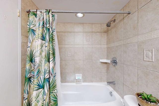 sph4 - 3700 Kaneff Cres, Condo with 2 bedrooms, 2 bathrooms and 2 parking in Mississauga ON | Image 11
