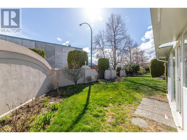 1 - 8700 Jubliee Road E, House attached with 2 bedrooms, 2 bathrooms and 1 parking in Summerland BC | Image 35