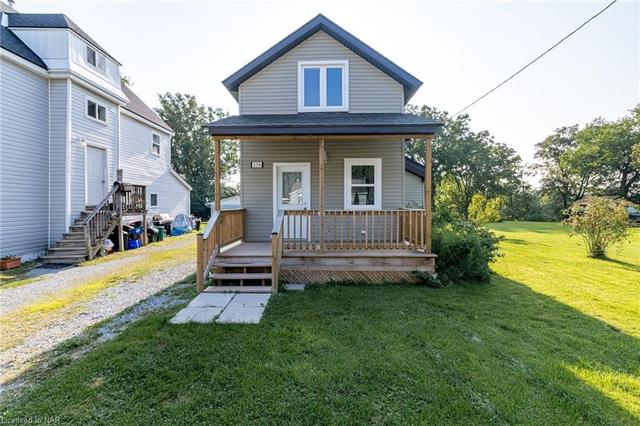 239 Stanton Street, House detached with 3 bedrooms, 2 bathrooms and 3 parking in Fort Erie ON | Image 2