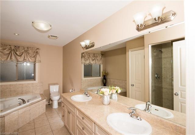 8654 Mcgarry Drive, House detached with 5 bedrooms, 3 bathrooms and 5 parking in Niagara Falls ON | Image 24