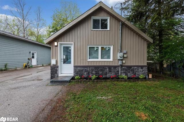 239 Front St. Street S, House detached with 2 bedrooms, 1 bathrooms and 2 parking in Orillia ON | Image 1