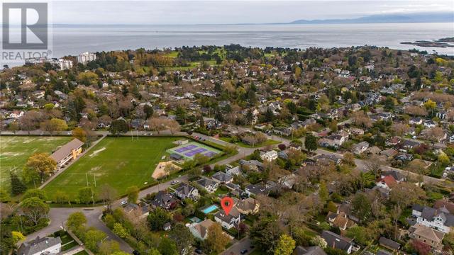 1067 St. David St, House detached with 4 bedrooms, 3 bathrooms and 2 parking in Oak Bay BC | Image 40