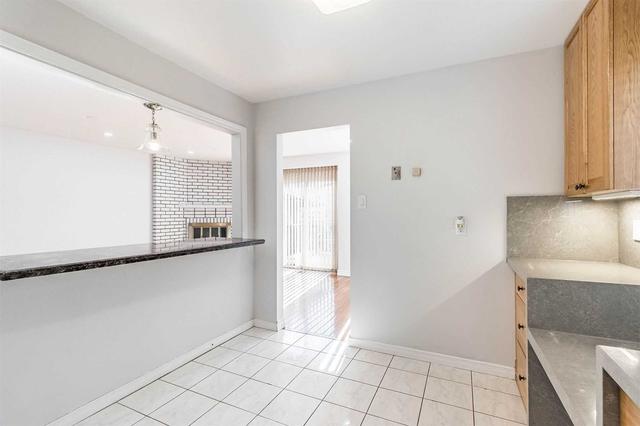 392 Hansen Rd N, House detached with 3 bedrooms, 3 bathrooms and 3 parking in Brampton ON | Image 5