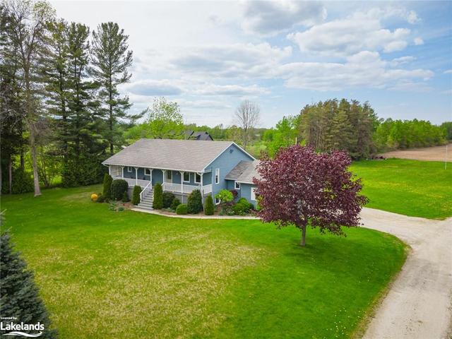 7304 36/37 Nottawasaga Sideroad, House detached with 4 bedrooms, 2 bathrooms and 12 parking in Clearview ON | Image 2
