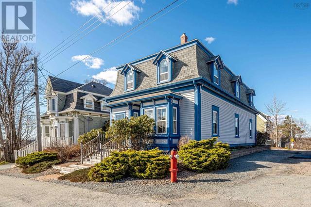 205 York Street, House other with 0 bedrooms, 0 bathrooms and null parking in Lunenburg NS | Image 2