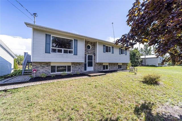 538 Scotch Line Road W, House detached with 4 bedrooms, 2 bathrooms and 10 parking in North Grenville ON | Image 2