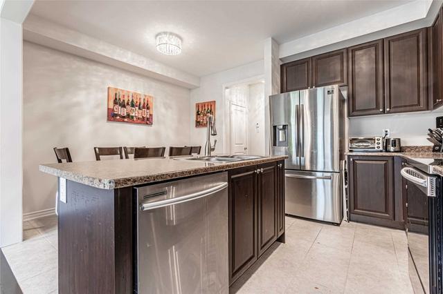 30 Goulston St, House attached with 3 bedrooms, 3 bathrooms and 3 parking in Brampton ON | Image 9