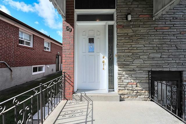 59 Starview Dr, House semidetached with 3 bedrooms, 2 bathrooms and 3 parking in Toronto ON | Image 12