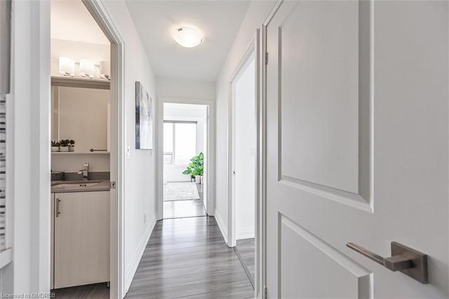 811 - 3600 Highway 7, House attached with 2 bedrooms, 2 bathrooms and null parking in Vaughan ON | Image 2