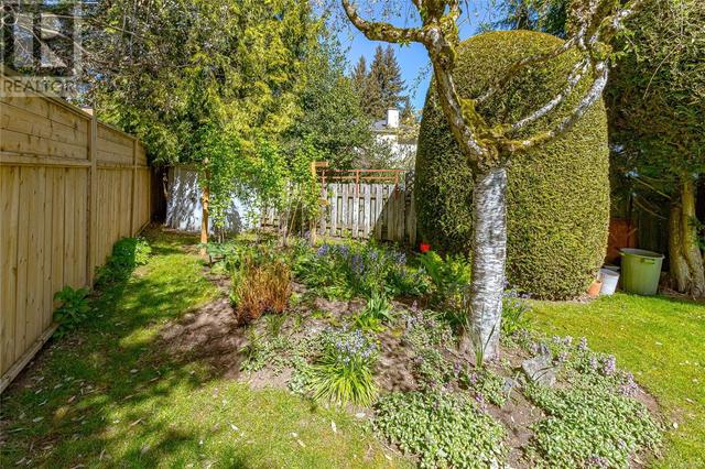 4918 Alamida Cres, House detached with 3 bedrooms, 2 bathrooms and 4 parking in Saanich BC | Image 46