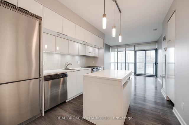 3903 - 110 Charles St E, Condo with 1 bedrooms, 1 bathrooms and 1 parking in Toronto ON | Image 12