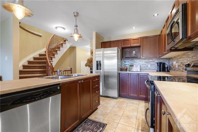 1843 Arrowgrass Way, Townhouse with 3 bedrooms, 3 bathrooms and 2 parking in Ottawa ON | Image 9