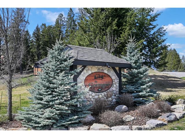 1 - 835 Lakeview Drive, House attached with 4 bedrooms, 3 bathrooms and 4 parking in East Kootenay F BC | Image 2