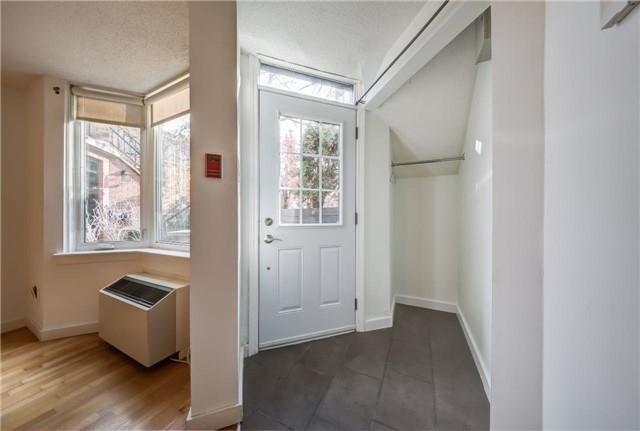 596a Wellington St, Townhouse with 1 bedrooms, 1 bathrooms and 1 parking in Toronto ON | Image 3