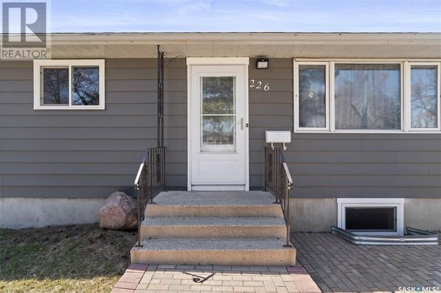 226 Brock Crescent, House detached with 5 bedrooms, 2 bathrooms and null parking in Saskatoon SK | Image 2