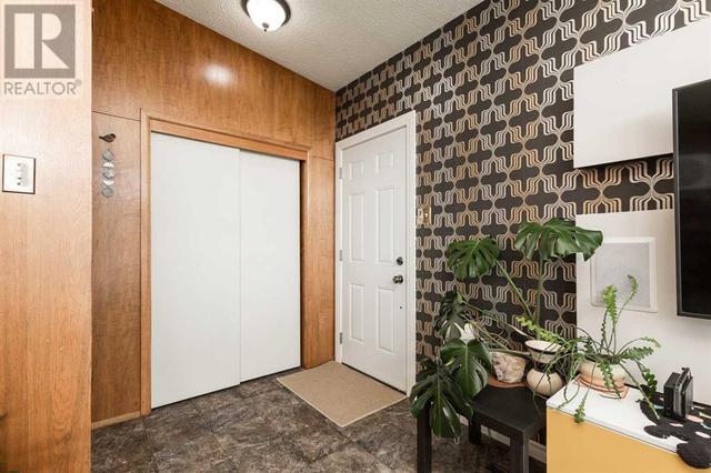 1030 8 Street S, House detached with 4 bedrooms, 1 bathrooms and 5 parking in Lethbridge AB | Image 3