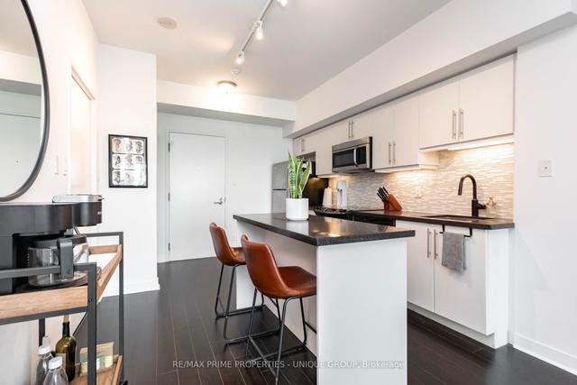 618 - 1169 Queen St W, Condo with 2 bedrooms, 2 bathrooms and 1 parking in Toronto ON | Image 2