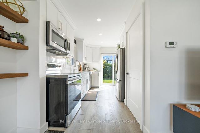 67 West 1st St, House detached with 3 bedrooms, 3 bathrooms and 3 parking in Hamilton ON | Image 4