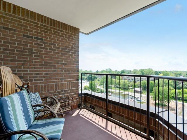 1001 - 100 Lakeshore Rd E, Condo with 2 bedrooms, 2 bathrooms and 2 parking in Oakville ON | Image 11