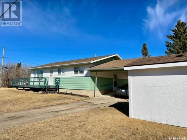 901 96th Avenue W, House detached with 3 bedrooms, 2 bathrooms and null parking in Tisdale SK | Image 2
