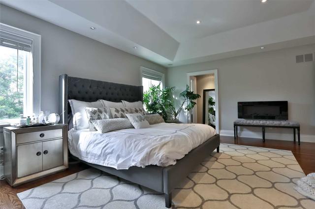 181 Ridley Blvd, House detached with 5 bedrooms, 5 bathrooms and 6 parking in Toronto ON | Image 8