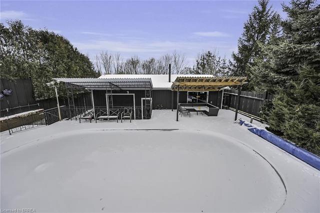 205 Paris Road, House detached with 4 bedrooms, 2 bathrooms and 5 parking in Brantford ON | Image 33